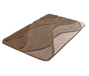 Rechteckige Badematte in Braun- und Beigetönen mit sanftem Wellenmuster