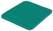 Quadratische, flauschige Badematte in Türkisgrün auf weißem Hintergrund