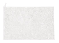 Weißer rechteckiger Waschhandschuh aus Frottee auf hellem Hintergrund