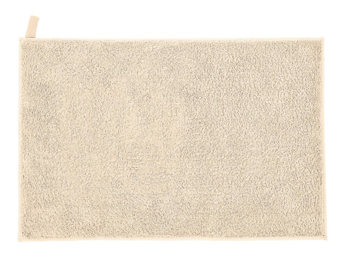 Rechteckige beige Badematte aus weichem Frottee mit Aufhängeschlaufe