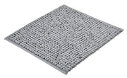 Der Badteppich BRAVA in Silbergrau mit 60 x 60 cm liegt rechteckig mit strukturierter Oberfläche.