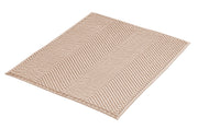 Beige Badematte mit weichem Zickzack-Muster auf rechteckiger Fläche