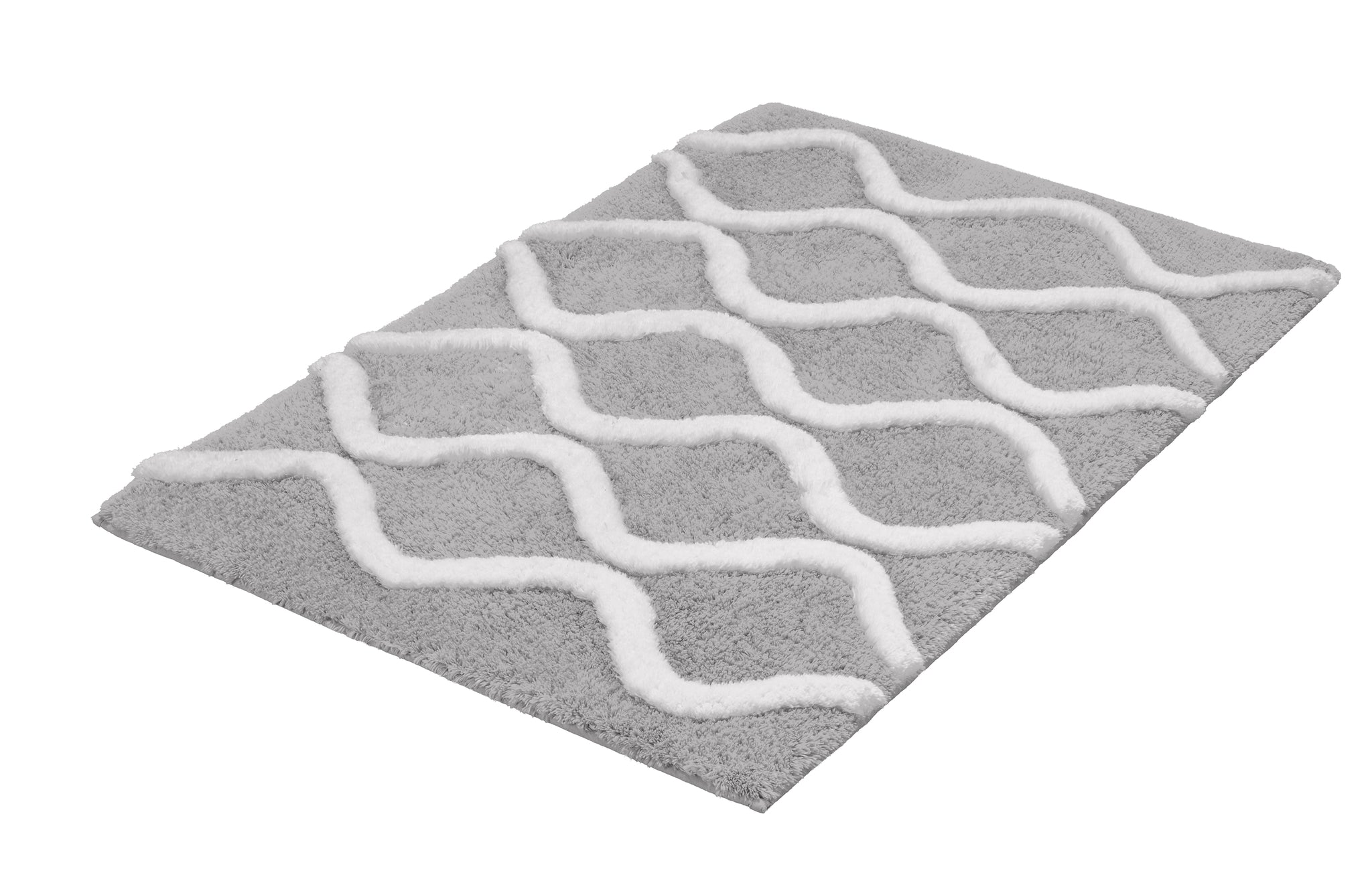 Der Badteppich PIANA Auster 60 x 90 cm liegt mit weißem Wellenmuster auf dem Boden.