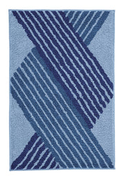 Hell- und dunkelblaue Badematte mit breitem, diagonalem Streifenmuster