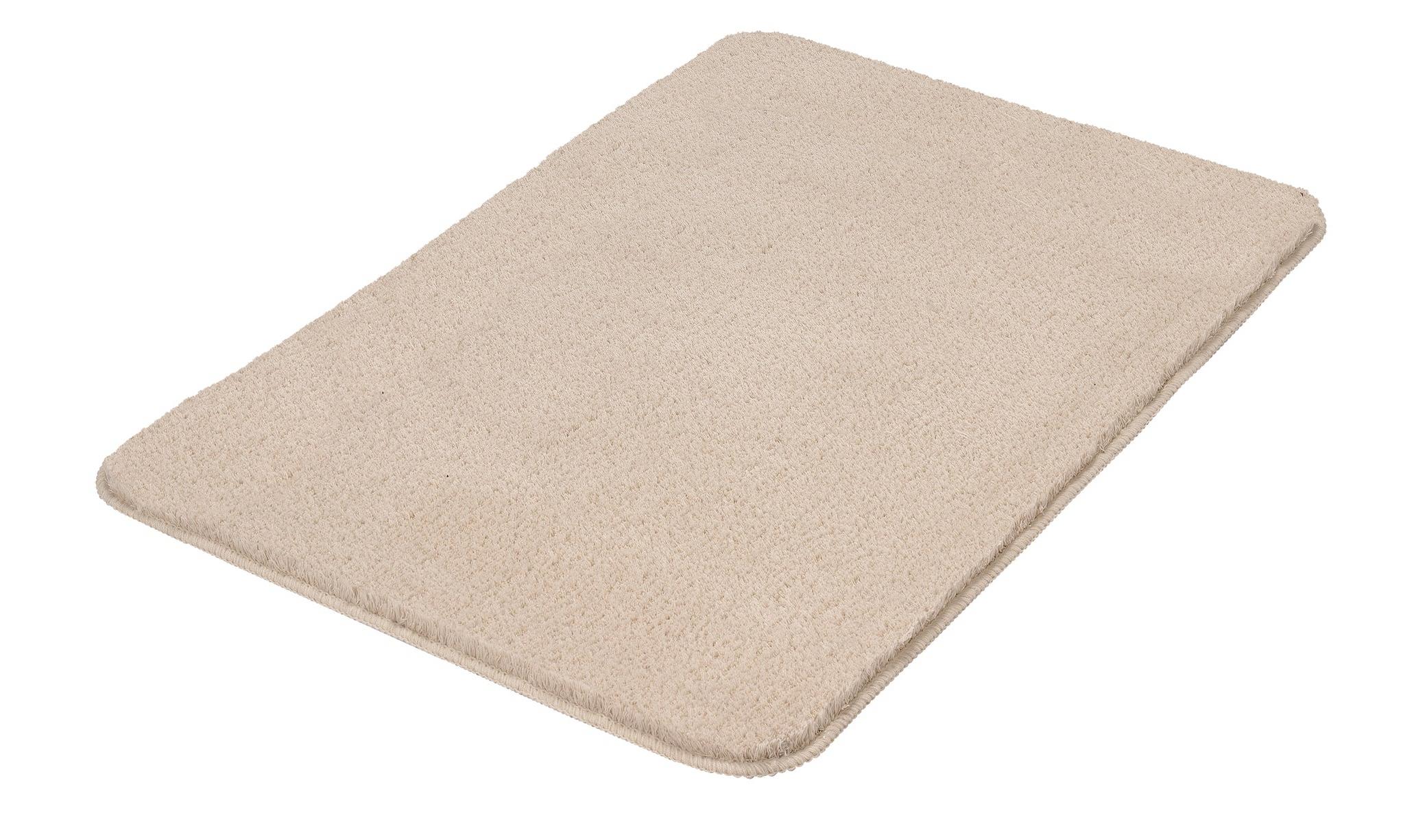 Rechteckige beige Badematte mit weicher, dicht strukturierter Oberfläche