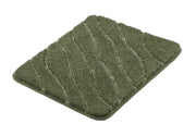 Badteppich TRAM Forest 55 x 65 cm liegt rechteckig in grüner Farbe mit gewellter Struktur auf weißem Grund.
