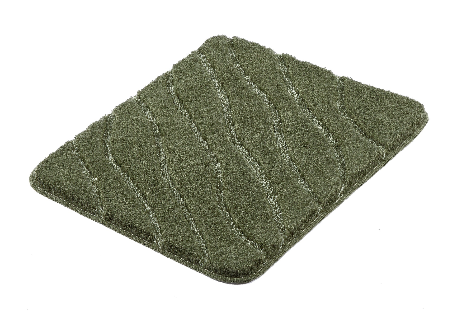 Badteppich TRAM Forest 55 x 65 cm liegt rechteckig in grüner Farbe mit gewellter Struktur auf weißem Grund.