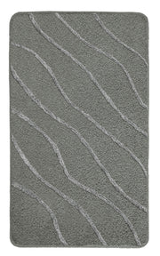 Badteppich TRAM Anthrazit 70 x 120 cm liegt rechteckig mit Wellenmuster auf hellem Hintergrund.
