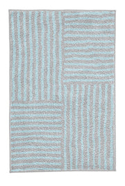 Badteppich CHELSEA Opal 60 x 90 cm zeigt graue und hellblaue Streifen in rechteckigem Patchworkmuster.