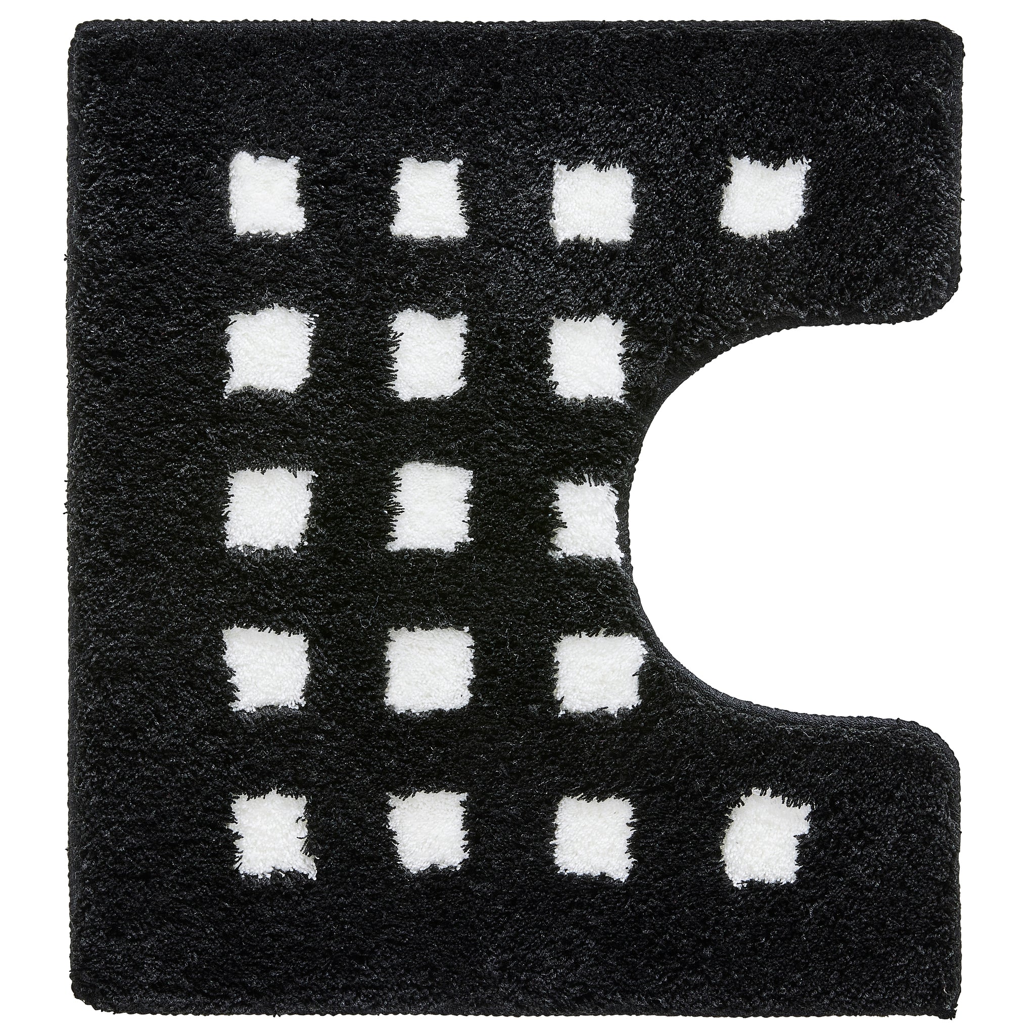 Schwarzer WC-Vorleger BOXES 55x50 cm mit Ausschnitt und weißen Quadraten liegt auf dem Boden.