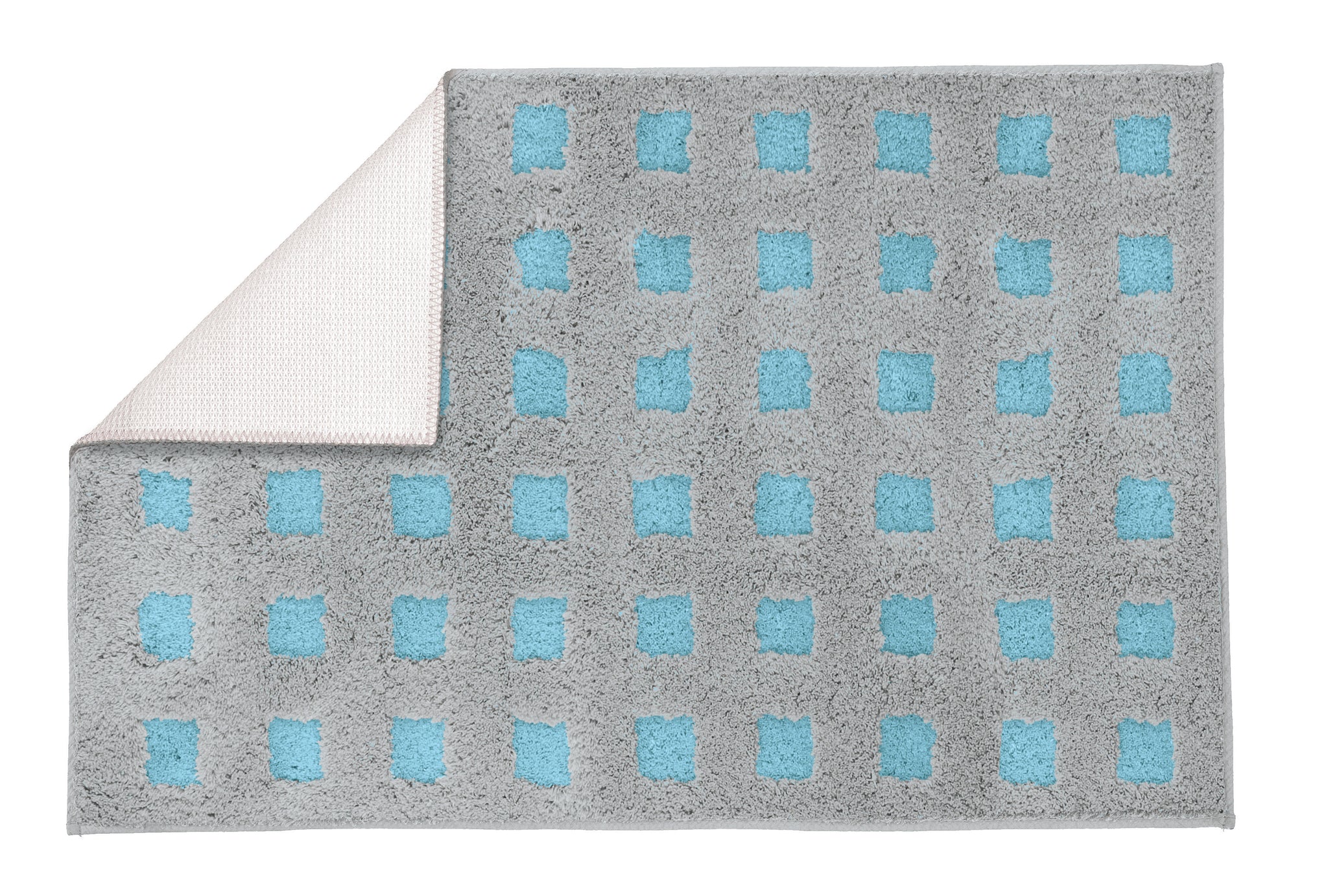 Badteppich BOXES Opal 60 x 90 cm in Grau mit blauen Quadraten und umgeschlagener Ecke.
