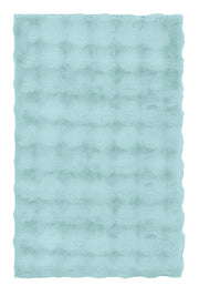 Der Badteppich CLOUD Opal 60 x 90 cm liegt flach mit flauschiger Oberfläche im Bild.