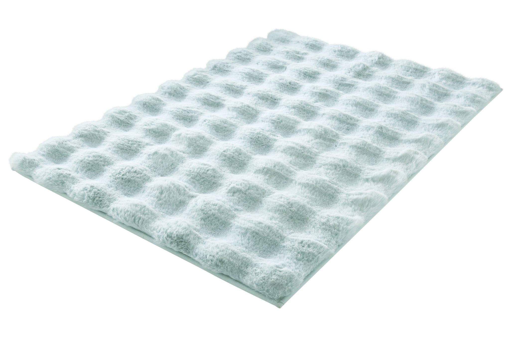 Badteppich CLOUD Opal 60 x 90 cm mit weicher, wolkenförmiger Struktur liegt auf weißem Untergrund.