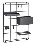 Schwarzes Wandgitter mit Ablagen, Haken und Halter für Badutensilien