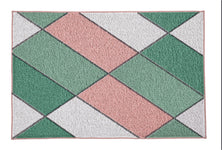 Rechteckiger Badteppich mit geometrischem Muster in Rosa und Grün