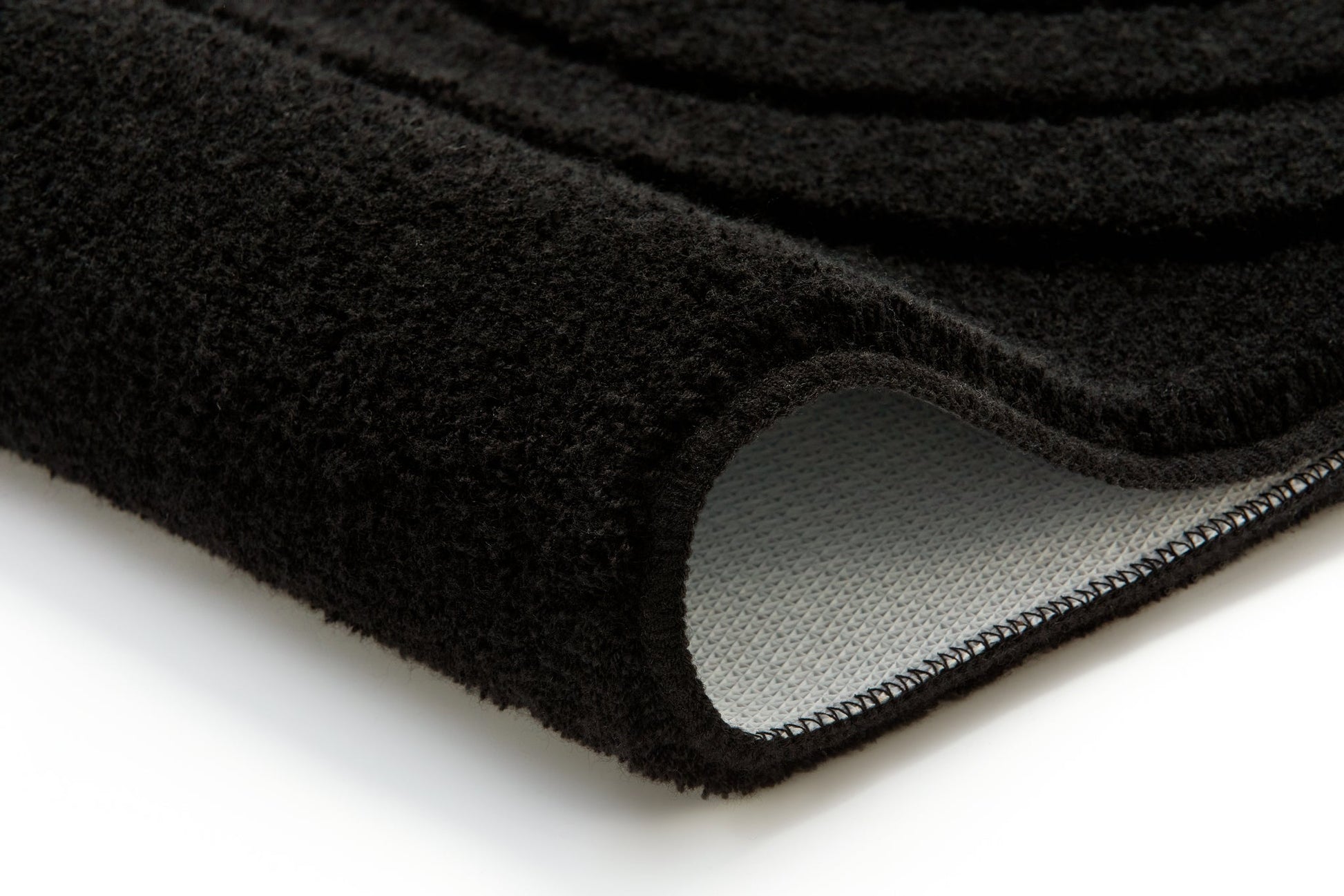 Schwarzer Badteppich mit rutschfester Unterseite, Nahaufnahme Detail