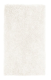 Badteppich DANA in Polarweiß 60 x 100 cm liegt flach und zeigt seine flauschige Oberfläche.