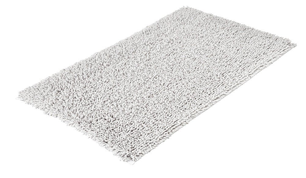 Der Badteppich DANA in Polarweiß 70 x 120 cm liegt flach und vollständig sichtbar im Bild.