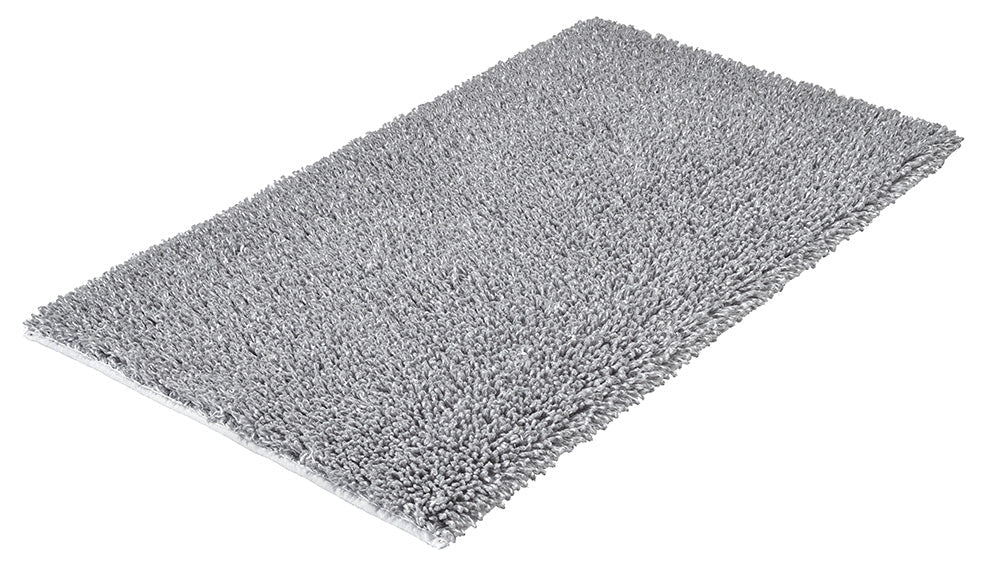 Badteppich DANA in Silbergrau 60 x 100 cm liegt rechteckig auf weißem Untergrund.