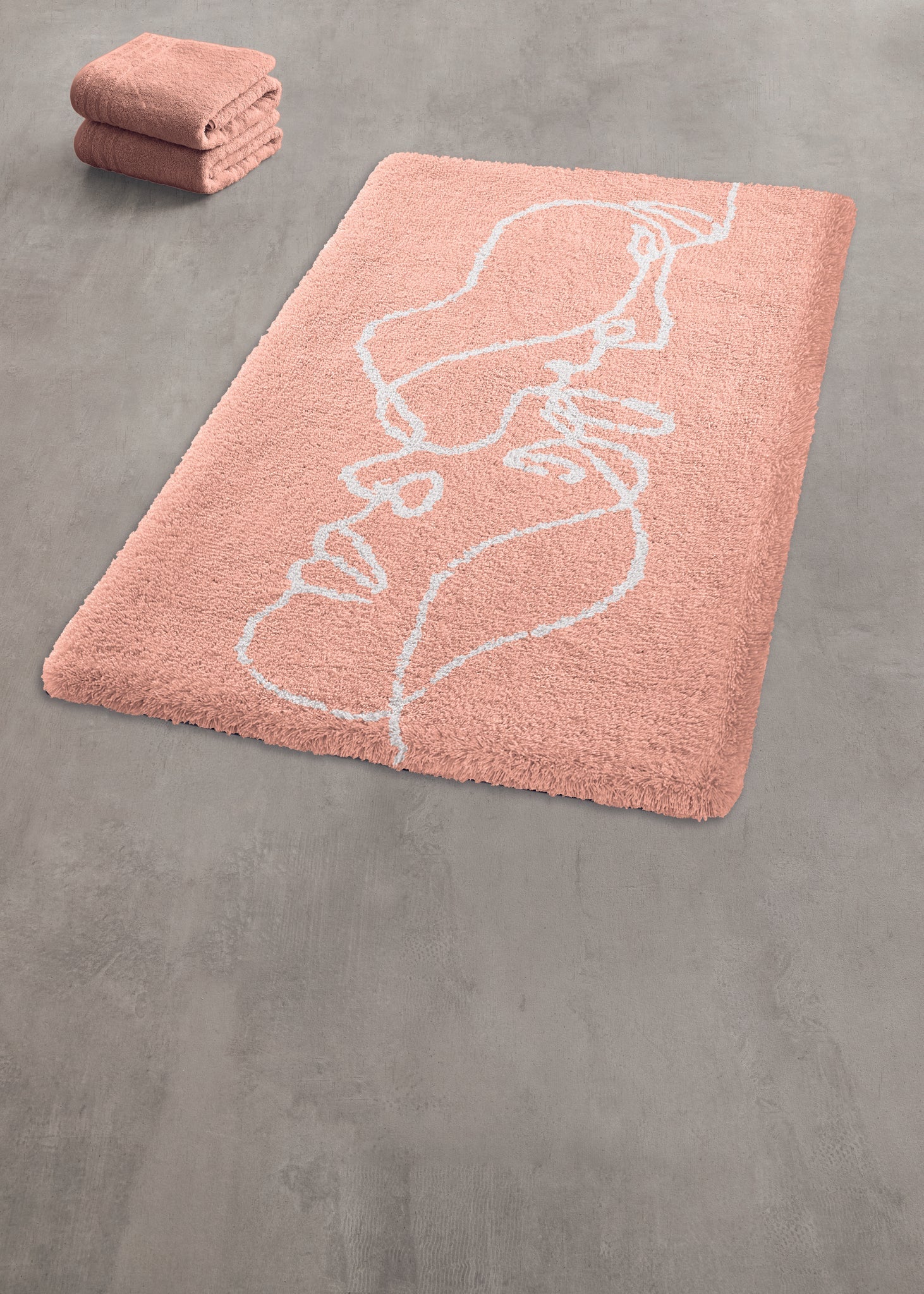 Rosa Badezimmerteppich mit Gesichts-Linienmuster und Handtüchern