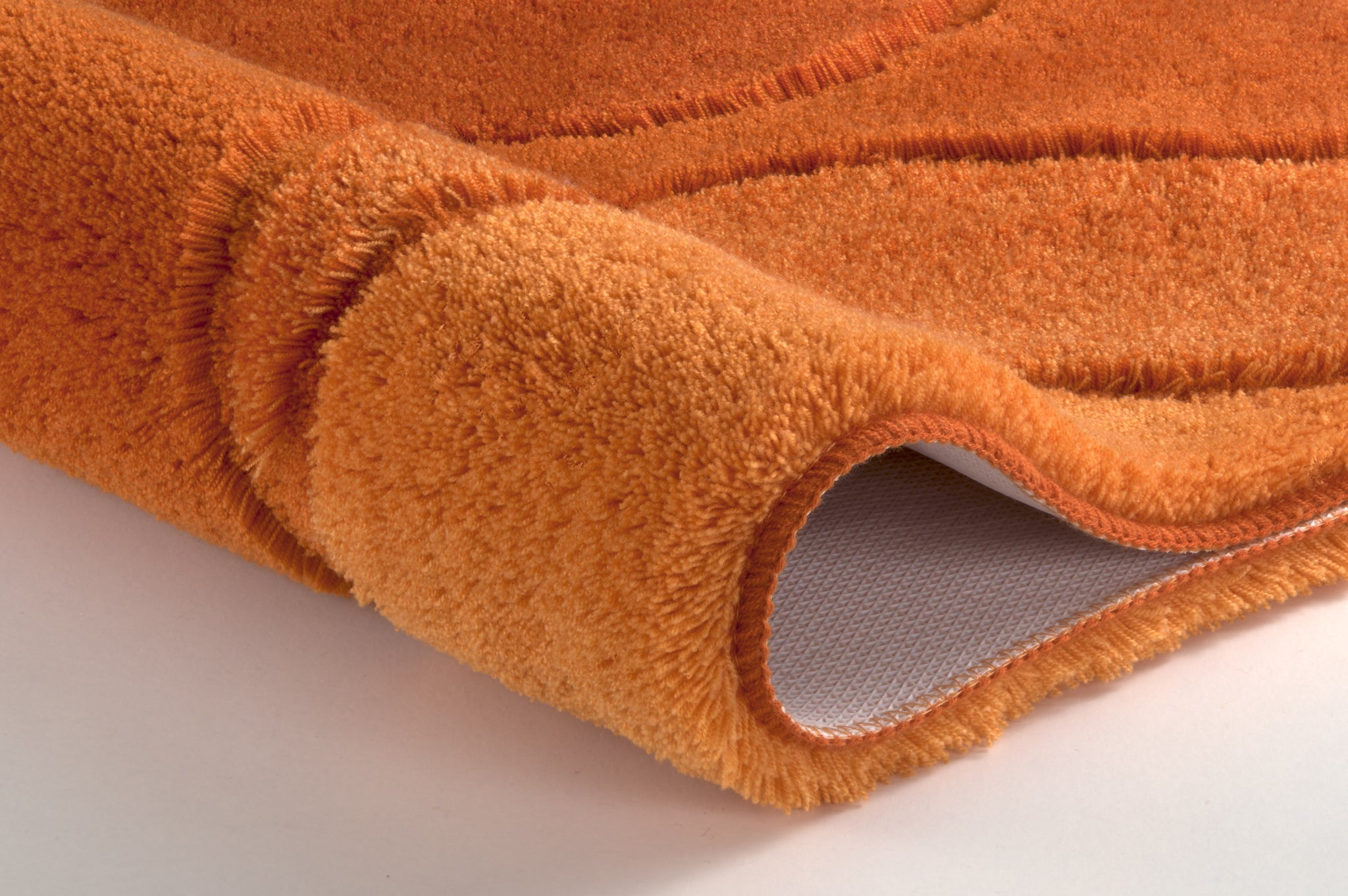 Badteppich FIONA Chili 60 x 100 cm in Nahaufnahme, orange, weich und strukturiert.