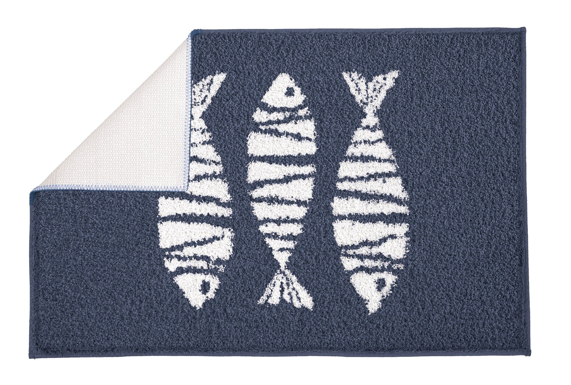 Blauer Badteppich mit drei weißen, gestreiften Fischmotiven darauf