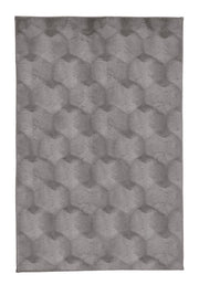 Grauer Badteppich mit weichem, geometrischem Hexagonmuster.