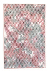 Flauschiger Teppich mit rosa-grauem Pomponmuster.