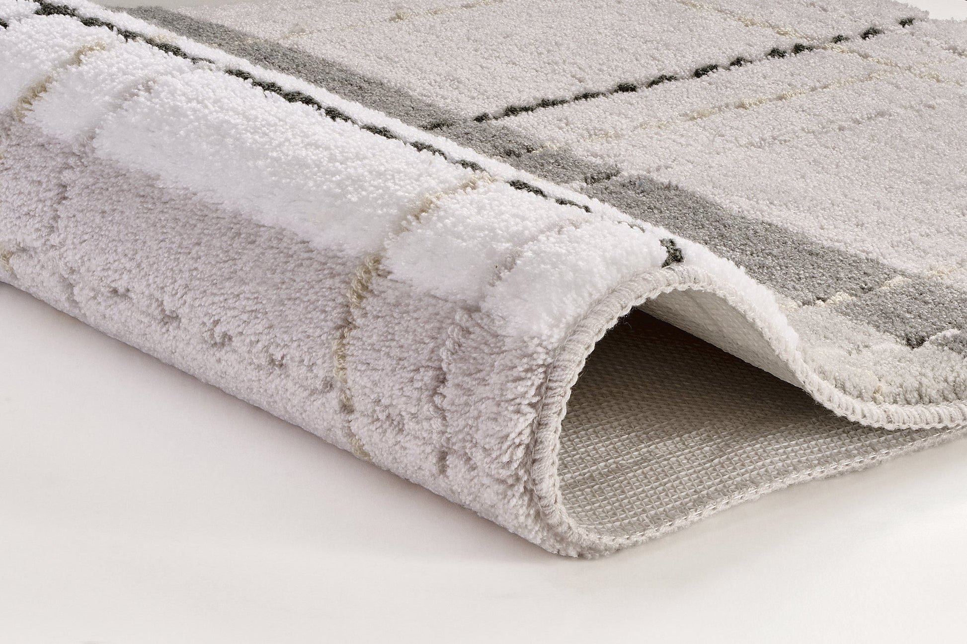 Weicher Badematte mit Karomuster in Weiß, Grau und Beige, Detailansicht