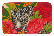Badteppich LEOPOLD Multicolor 40 x 60 cm mit Leopardenmotiv und roten Blumen ist abgebildet.