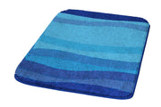 Badteppich MIAMI in Himmelblau 65 x 115 cm liegt rechteckig mit Farbverlauf auf dem Boden.