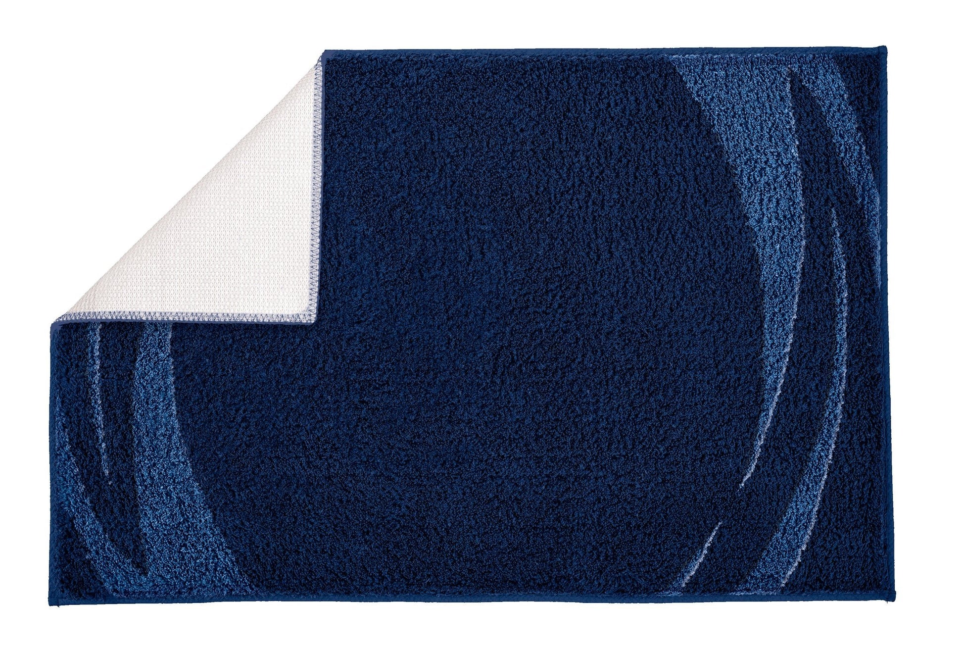 Badteppich MYSTIC Navy 80 x 140 cm mit abgerundeten Wellenmustern in Dunkelblau und Hellblau von oben gesehen.