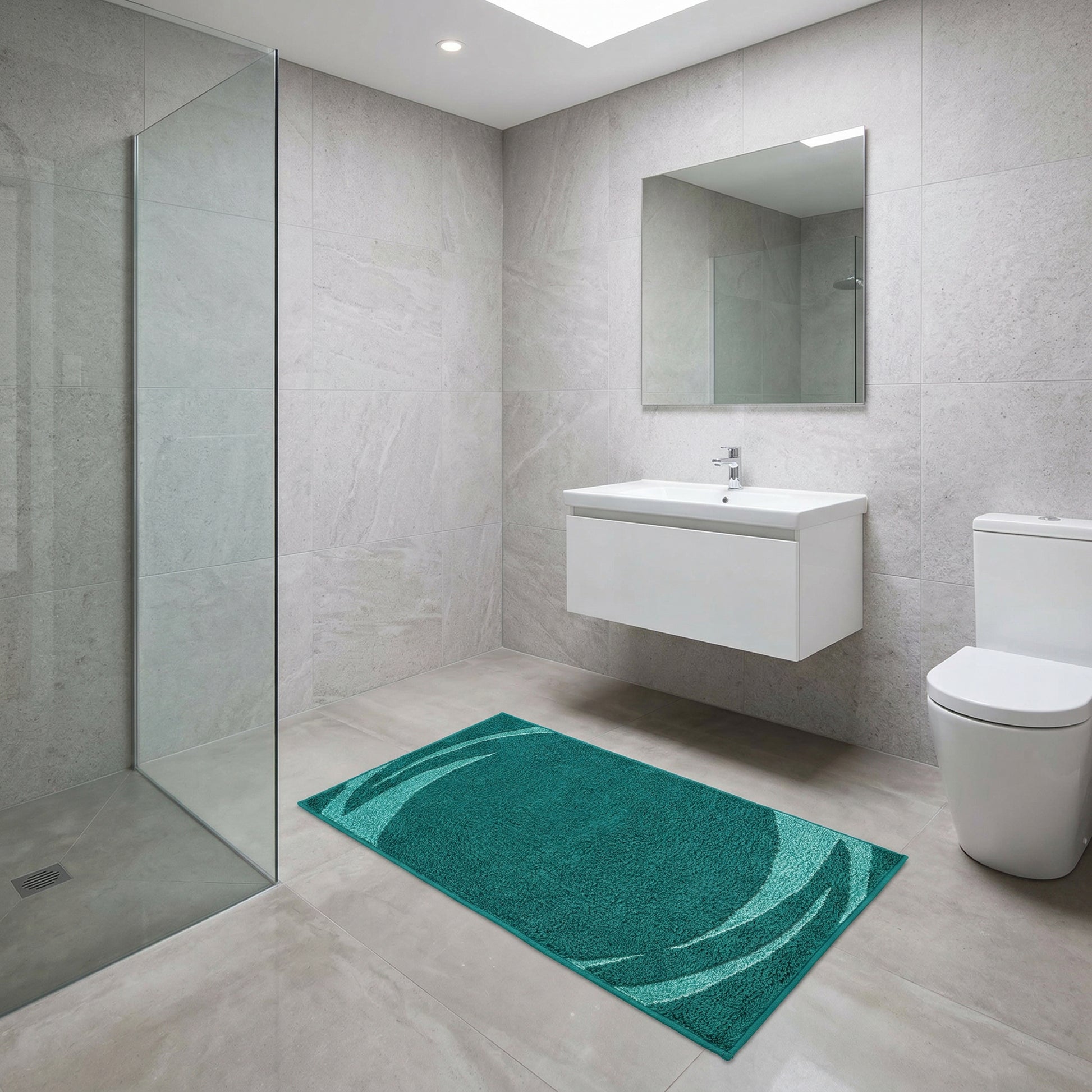 Modernes Bad mit grauen Fliesen und grünem Teppich vor Waschtisch