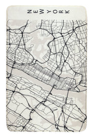 Badematte in Beige mit Stadtplan-Motiv und Schriftzug NEW YORK oben
