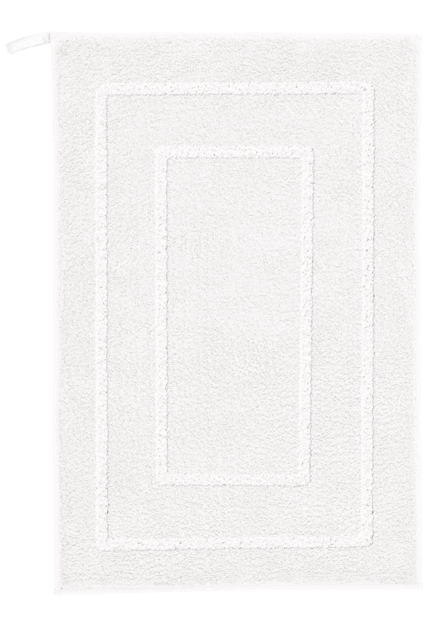 Der Badteppich NICO in Weiß mit rechteckigem Randmuster liegt flach in der Größe 50 x 60 cm.