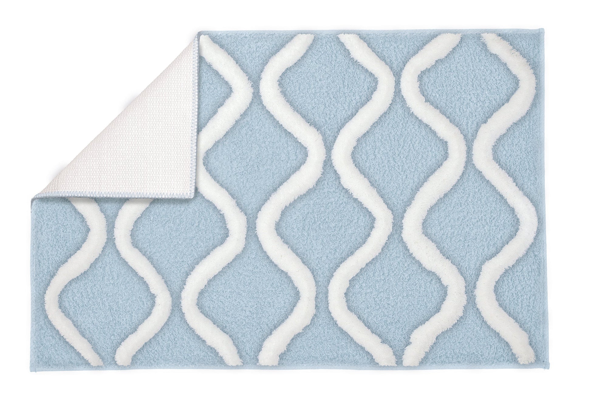 Badteppich PIANA in Stahlblau mit weißen Wellenlinien, eine Ecke ist umgeschlagen.