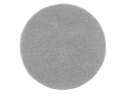Runder grauer Badteppich RELAX mit 100 cm Durchmesser liegt flach auf hellem Untergrund.