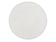 Runder Badteppich RELAX in Polarweiß mit 100 cm Durchmesser liegt auf hellem Untergrund.