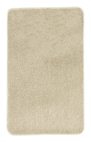 Rechteckige, beige Badematte mit dichtem, weichem Flor von oben gesehen