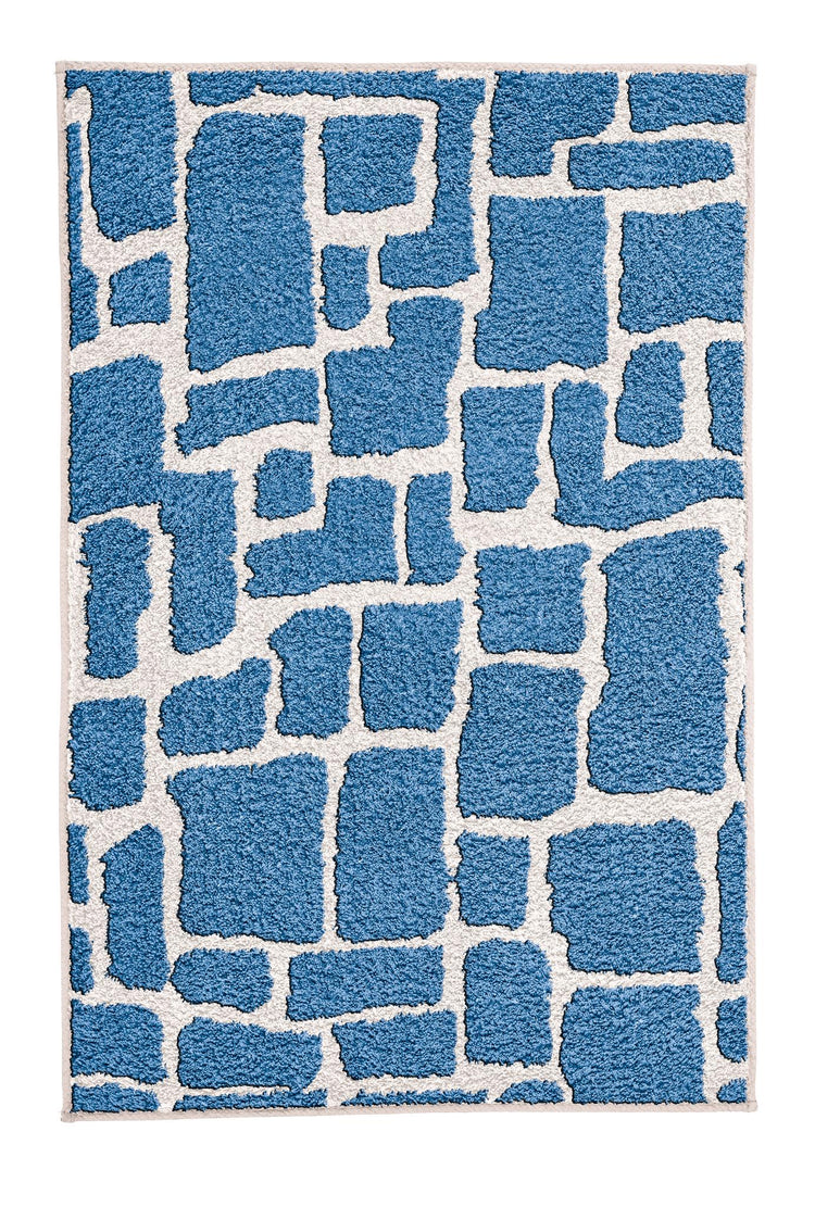 Blauer Badteppich mit cremefarbenem, abstraktem Steinmuster.