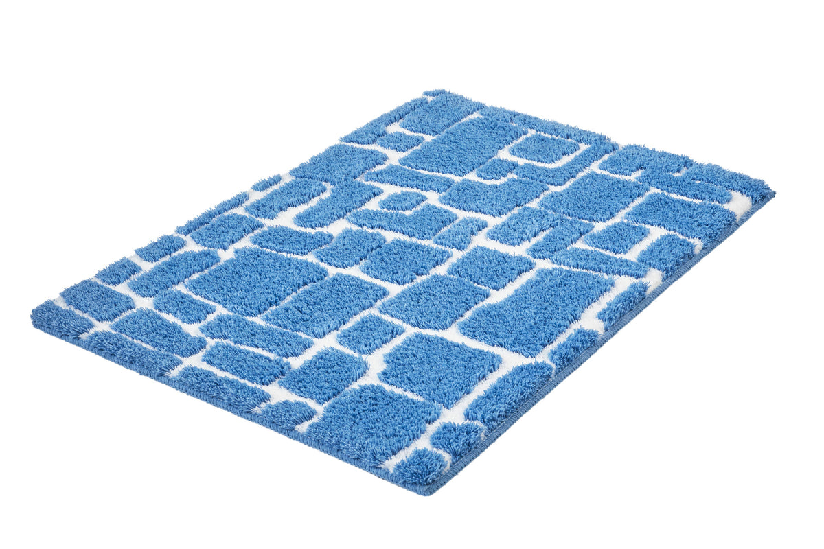 Blauer Badteppich mit weißem Steinmuster in rechteckiger Form.