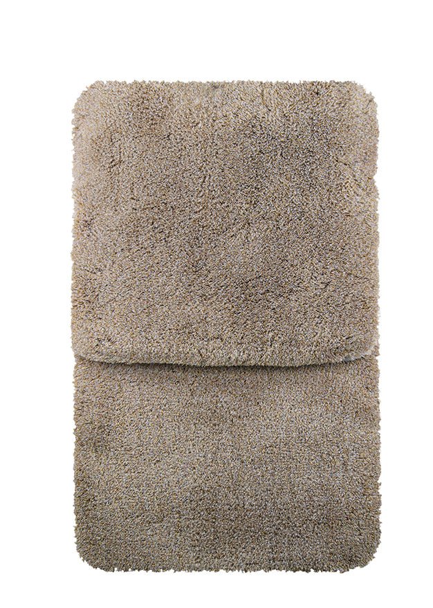 Zweiteiliges Badteppich-Set RELAX in Taupe mit übereinanderliegenden Teppichen.