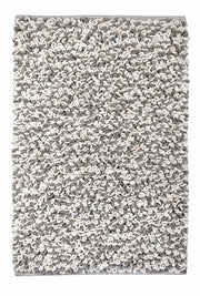 Badteppich SLING Macadamia 70 x 120 cm liegt flach und zeigt seine strukturierte Oberfläche.