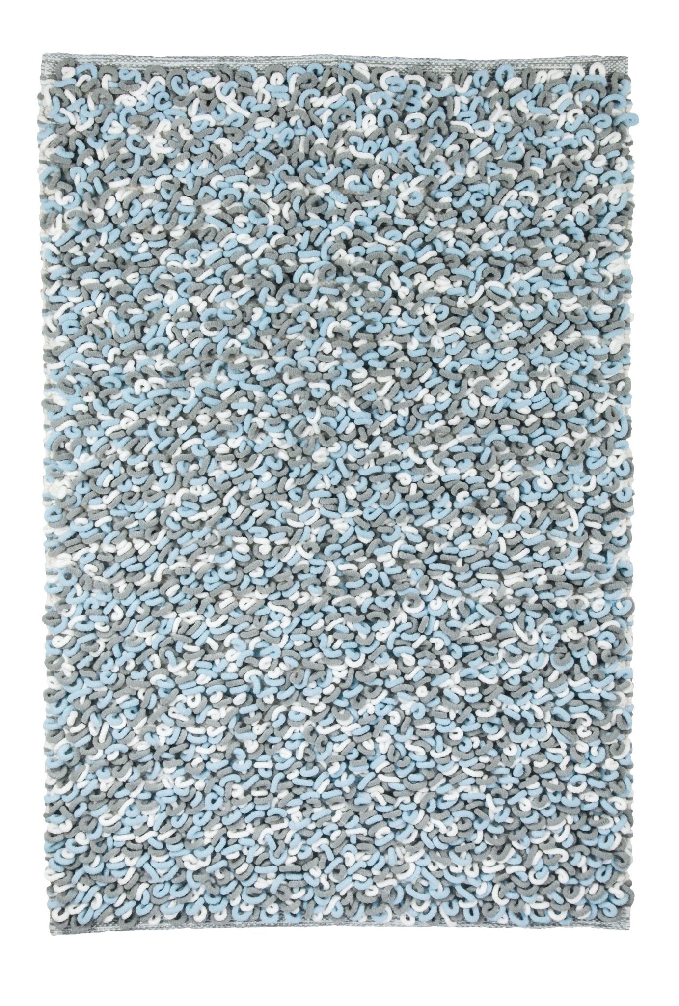Badteppich SLING Opal 70 x 120 cm mit grauen und hellblauen Schlingen liegt flach im Bild.