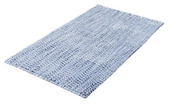 Rechteckiger hellblauer Badezimmerteppich mit dichter, weicher Struktur