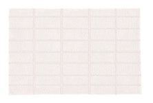 Beiger Badematte mit weicher Oberfläche und feiner Karomusterstruktur