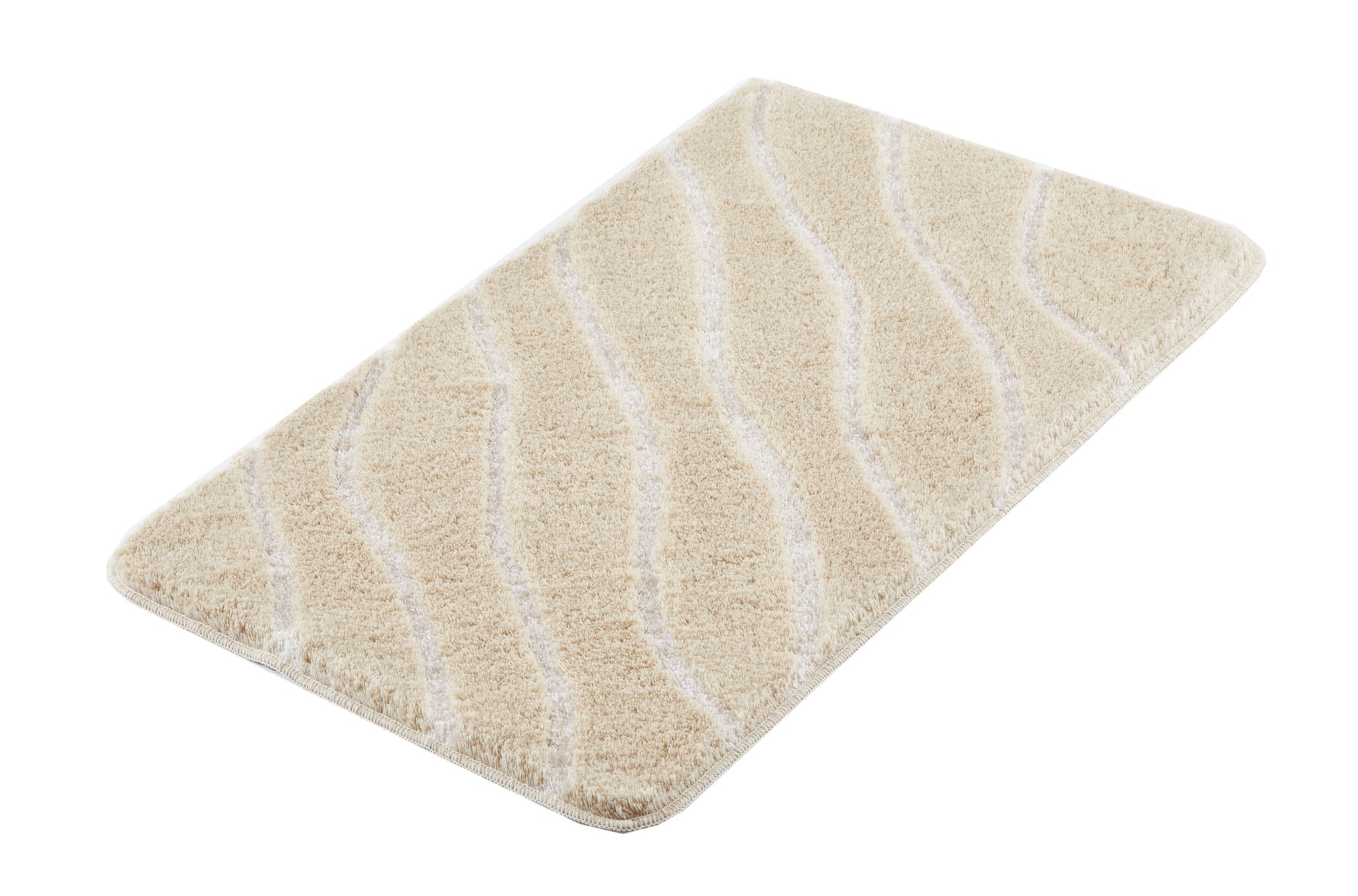 Badteppich TRAM in Caramel 60 x 100 cm mit wellenförmigem Muster liegt auf weißem Hintergrund.