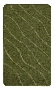 Badteppich TRAM Forest 70 x 120 cm liegt rechteckig mit Wellenmuster auf hellem Hintergrund.