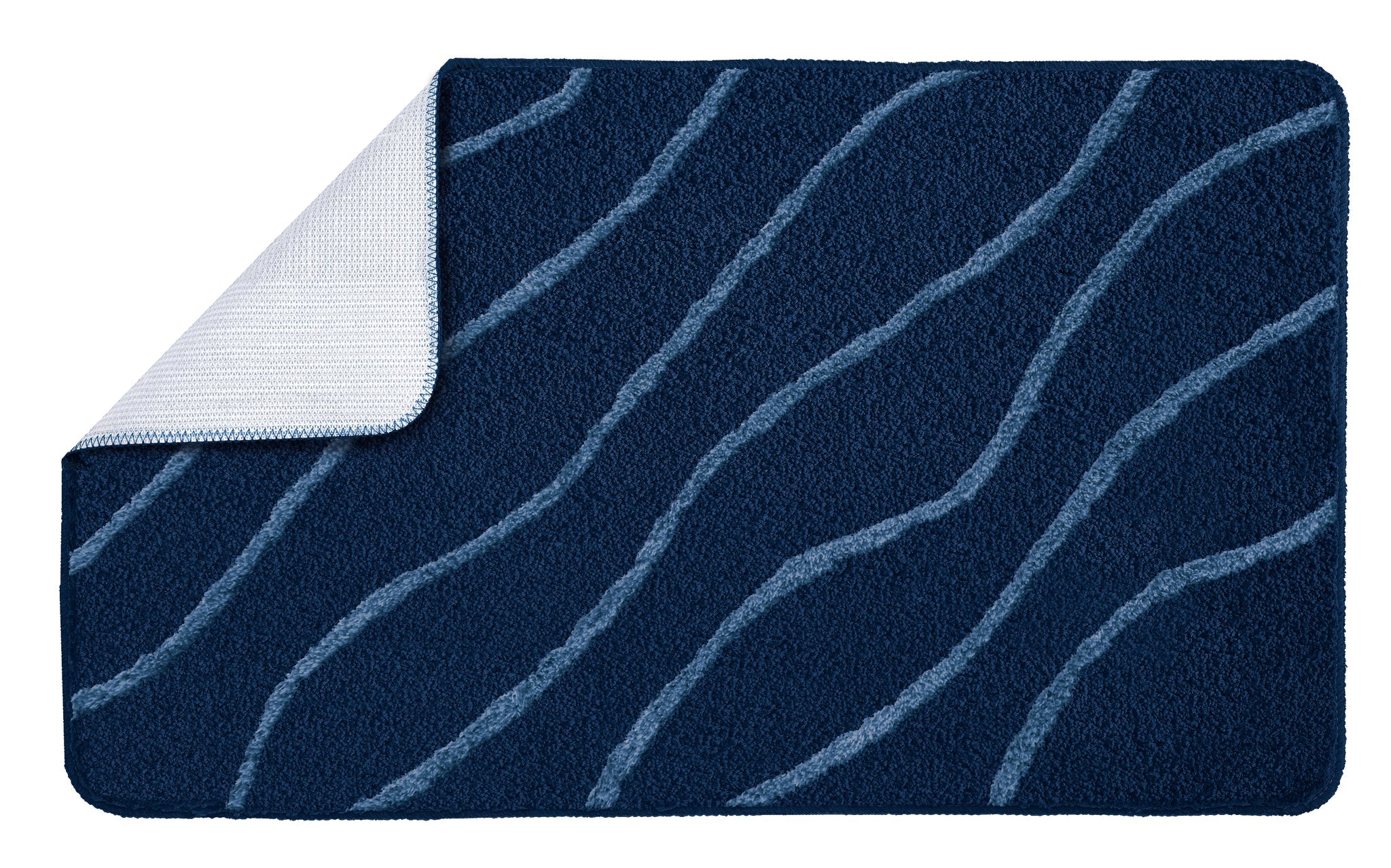Badteppich TRAM Mare 55 x 65 cm in Dunkelblau mit hellblauen Wellen liegt flach auf dem Boden.
