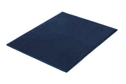 Der Badteppich VELVET Navy 50 x 60 cm liegt flach mit sichtbarer weicher Oberfläche.
